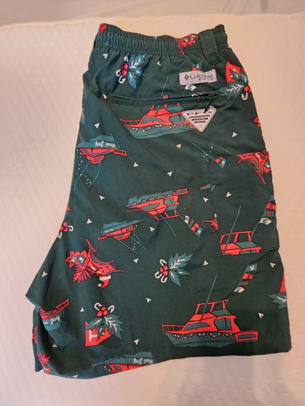 Columbia PFG Super Backcast Swim Shorts Mens Medium Green Reel Joy Christmas Euc